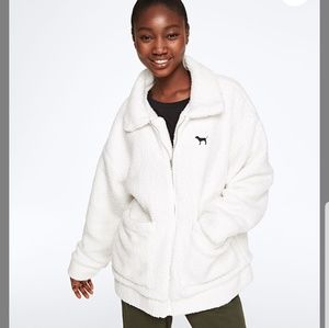 🎀SALE🎀NEW VS BOYFRIEND SHERPA JACKET. SOLD OUT